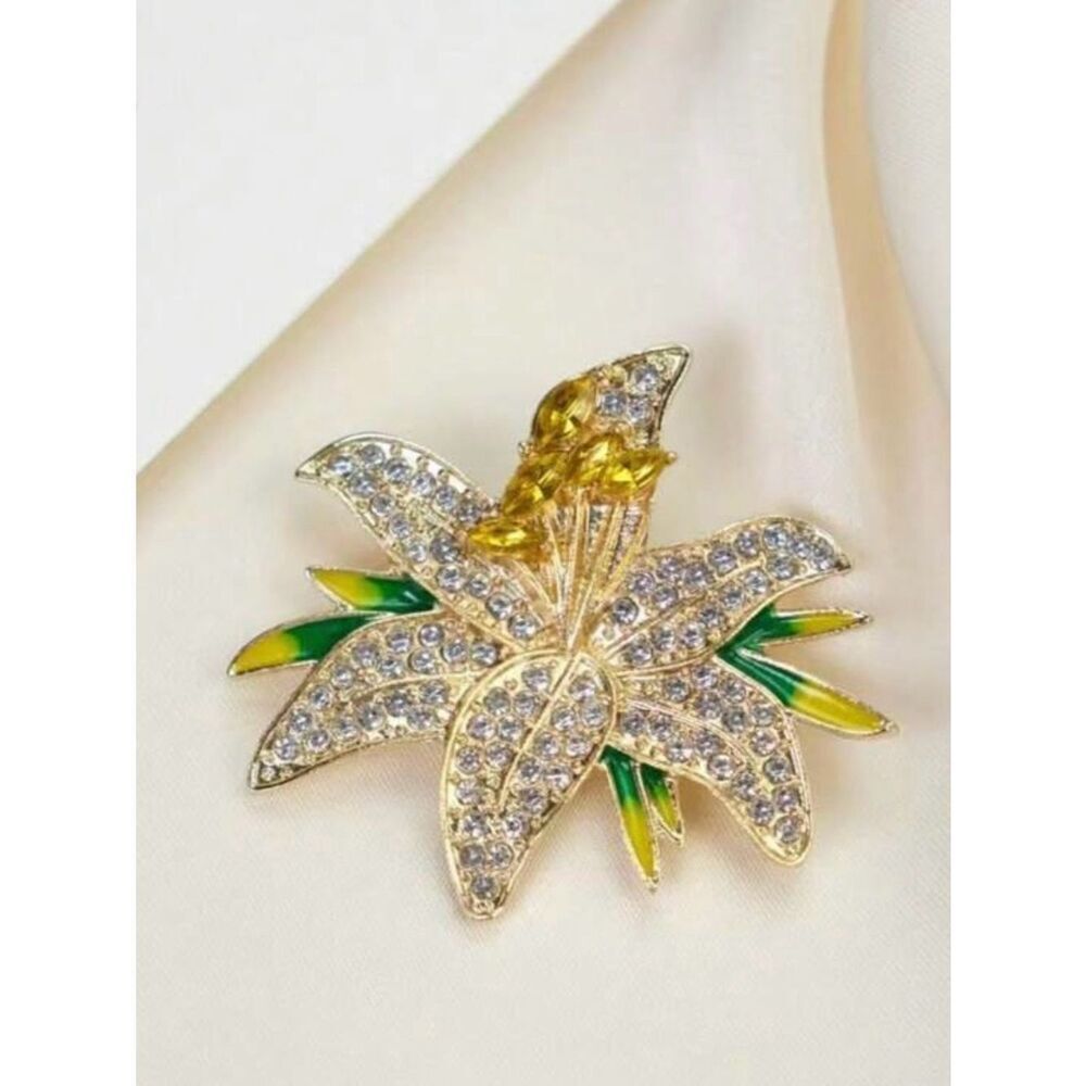 Gold Floral Brooch A1936